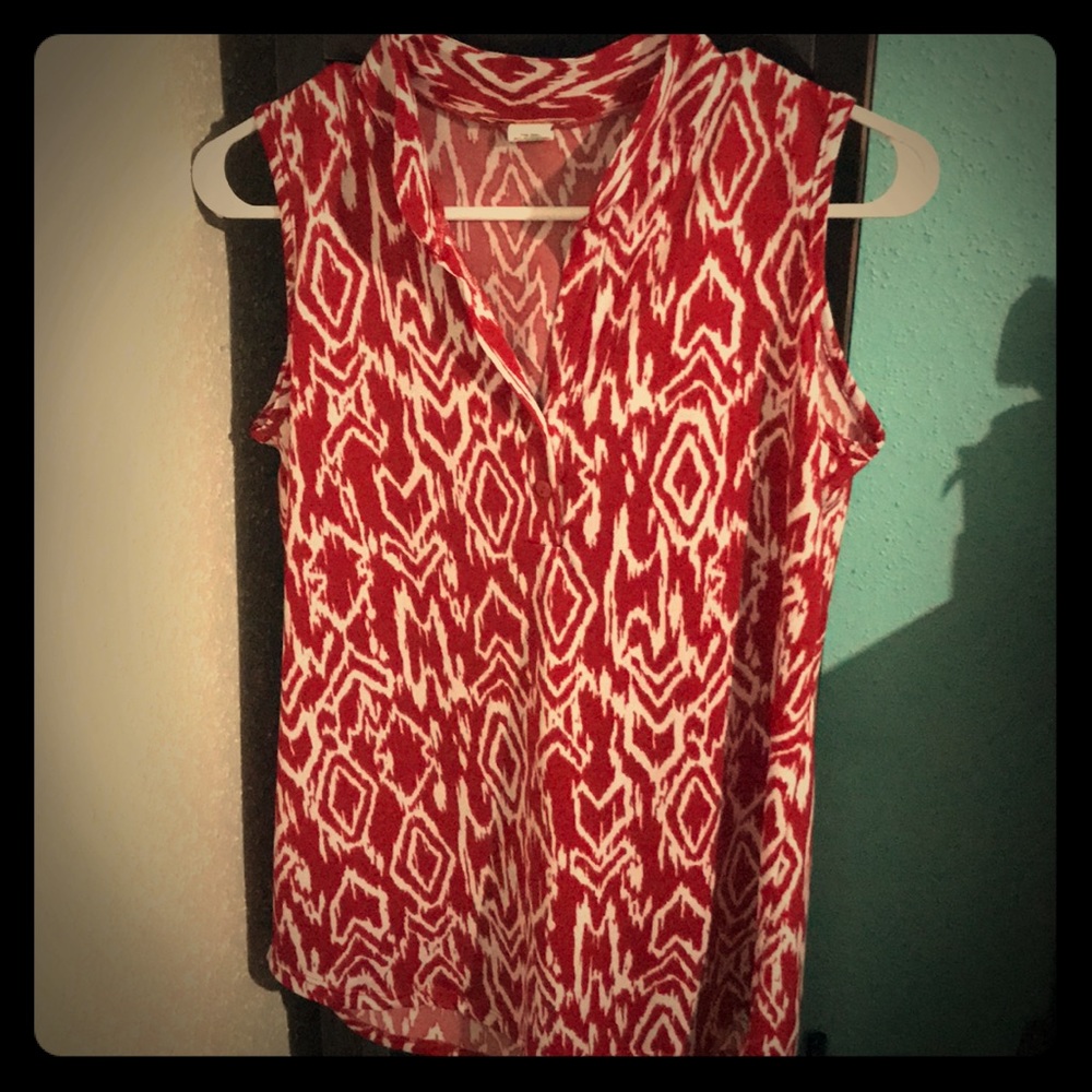 V-neck sleeveless blouse